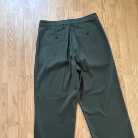 NWT Levi Dockers Womens Hunter Green Khaki Pants High Wide Pleated 14/32 - Picture 10 of 11